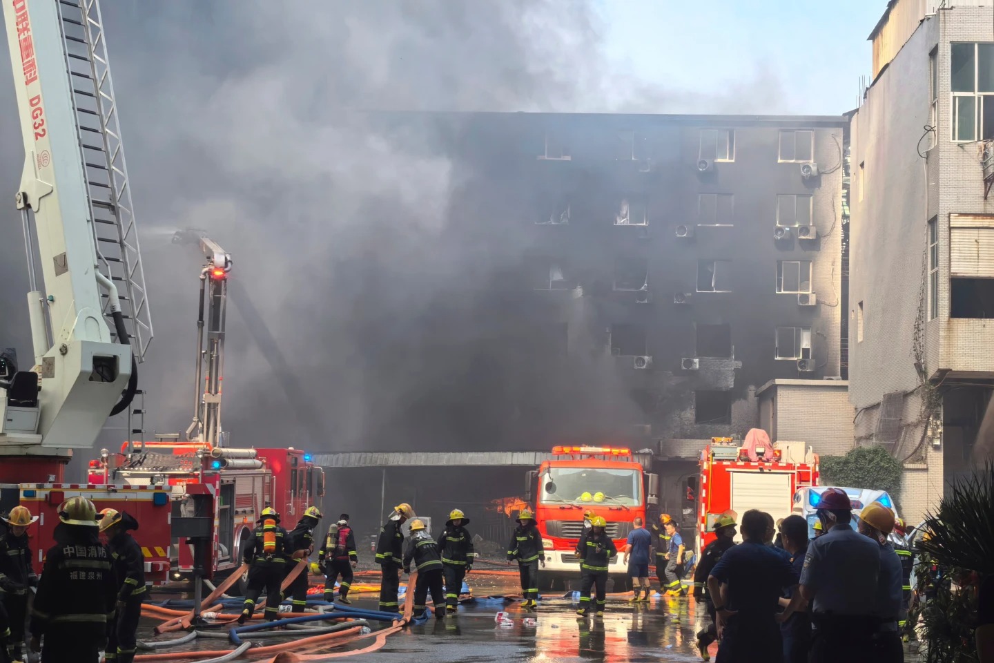 28 killed in devastating fire at Chinese shoe factory
